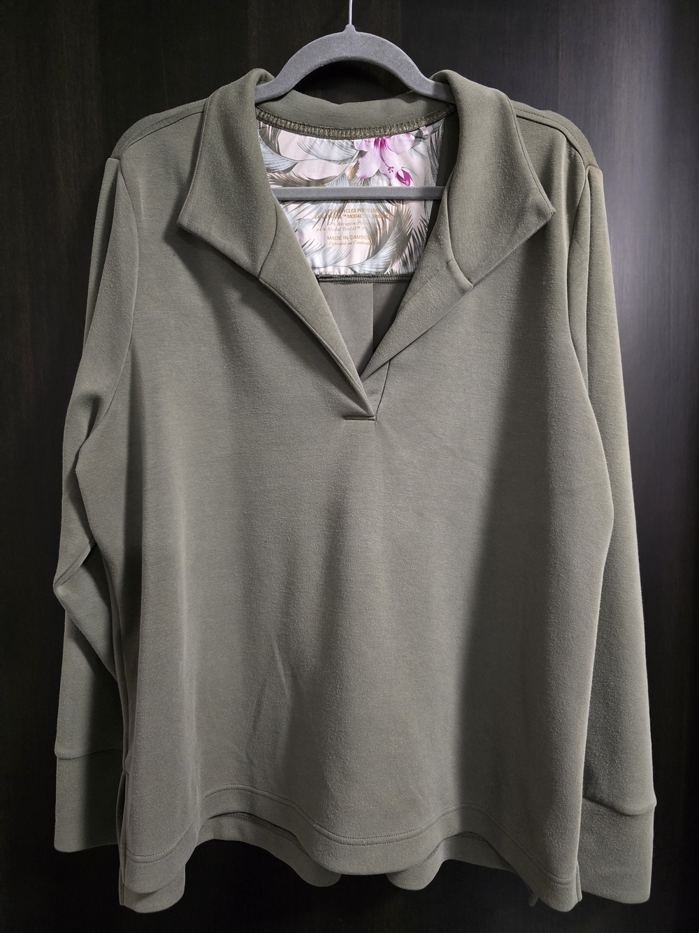 Tommy Bahama XL Women's Olive V-Neck Collar Pullover Sweatshirt